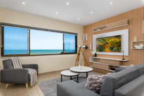 Stylish Mouille Point Flat with Sea Views